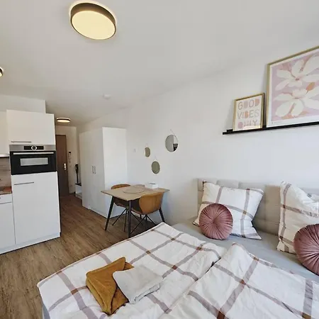 Ticasa Happy Zentral-outlet-parkplatz-aufzug-smarttv-unique * Metzingen (Tubingen)