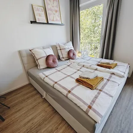 Ticasa Happy Zentral-outlet-parkplatz-aufzug-smarttv-unique *